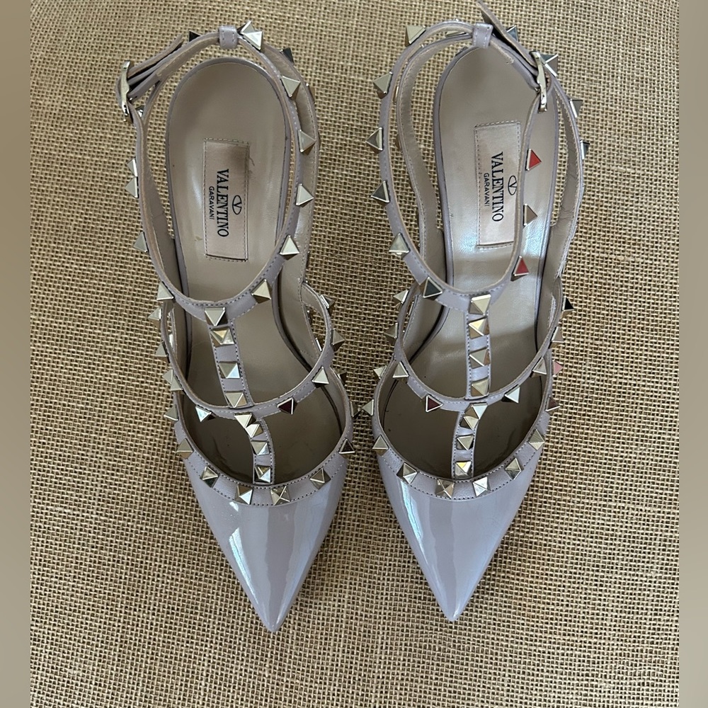 Valentino Rockstud Cage Leather Pumps with Stud
 • Color: Poudre/Gold Size: 39 - Picture 4 of 12
